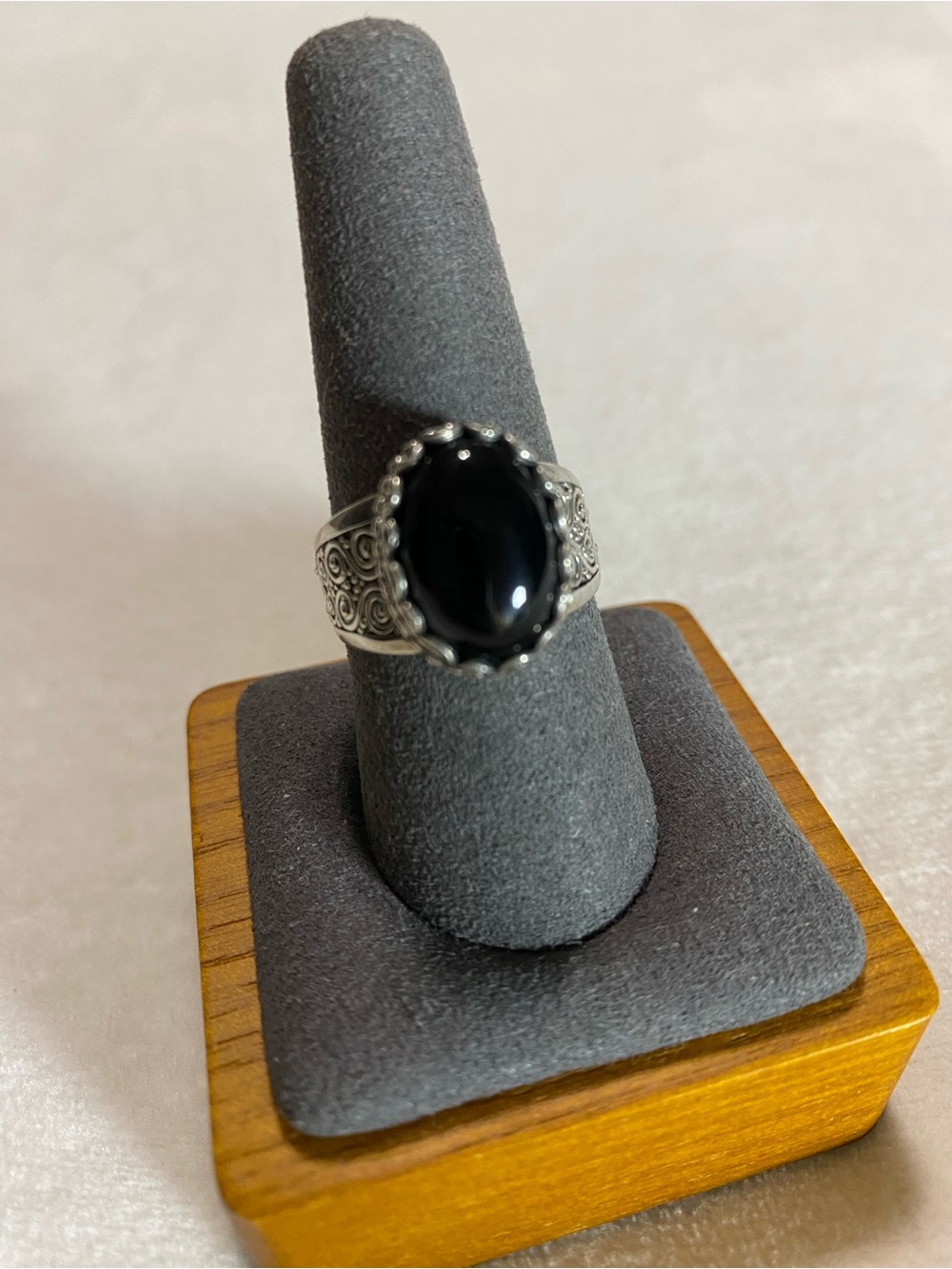Sarda .925 Sterling Silver Black Onyx Oval Ring with Filigree Band